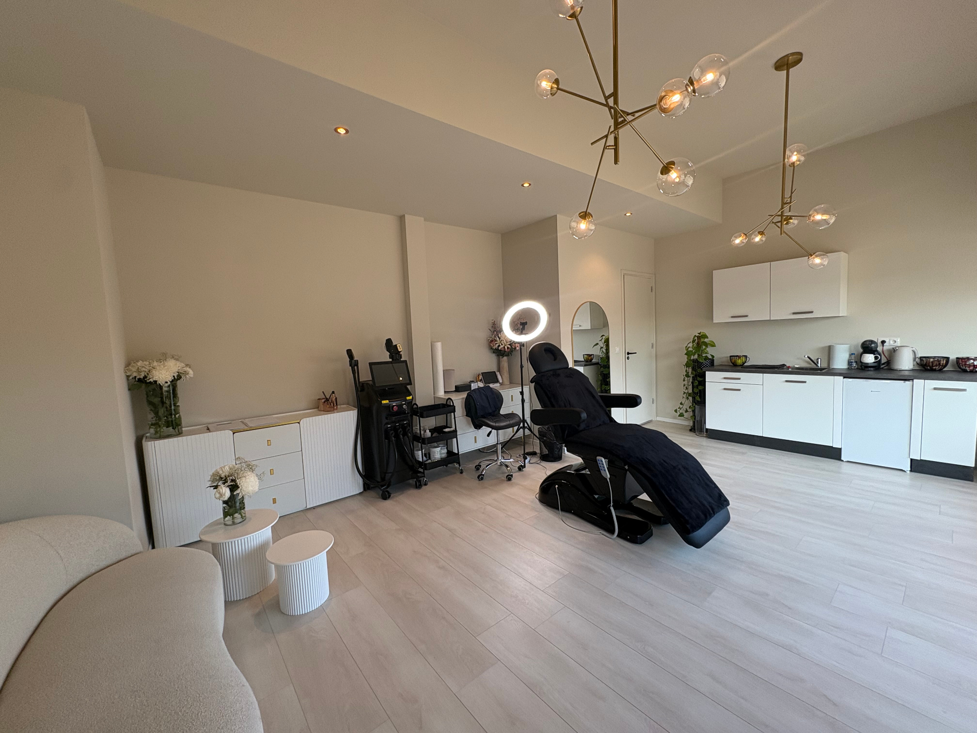 Het interieur van L Beauty Lab studio